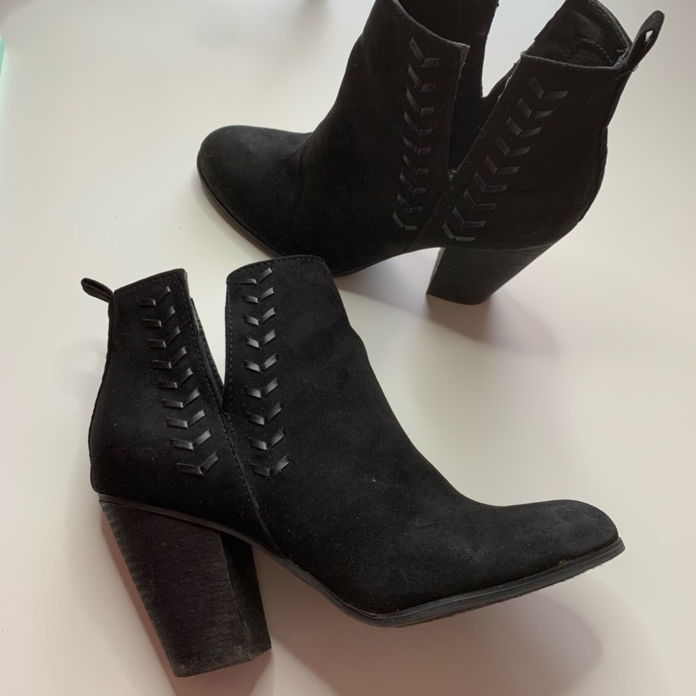 Suede black heeled booties 🖤